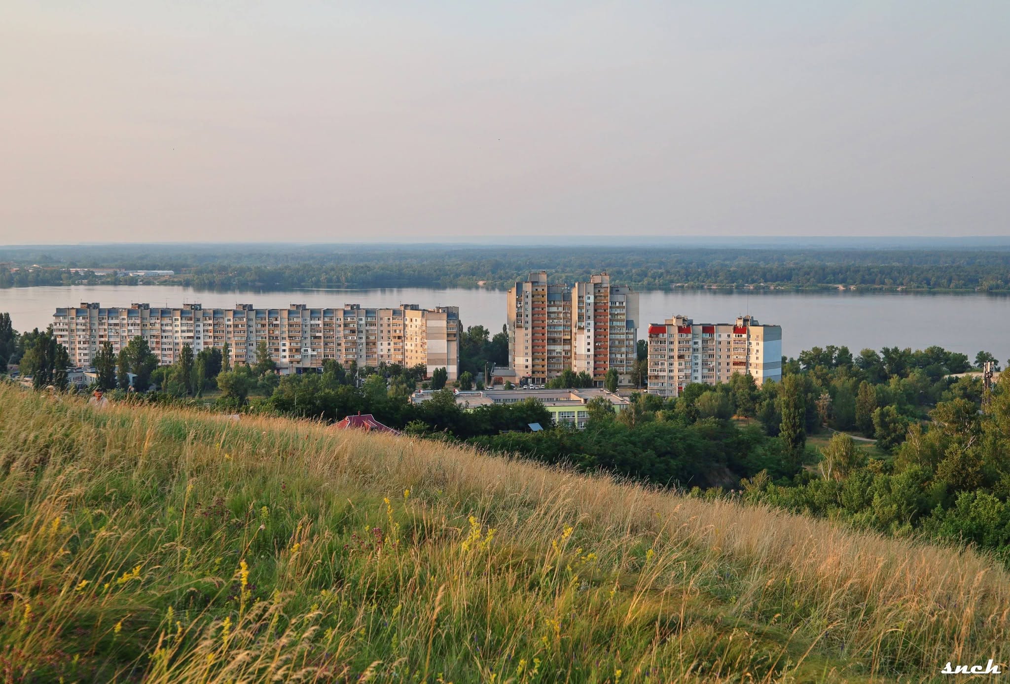 Літній вечір у Каневі. Атмосферні фото з берега Дніпра - фото 13