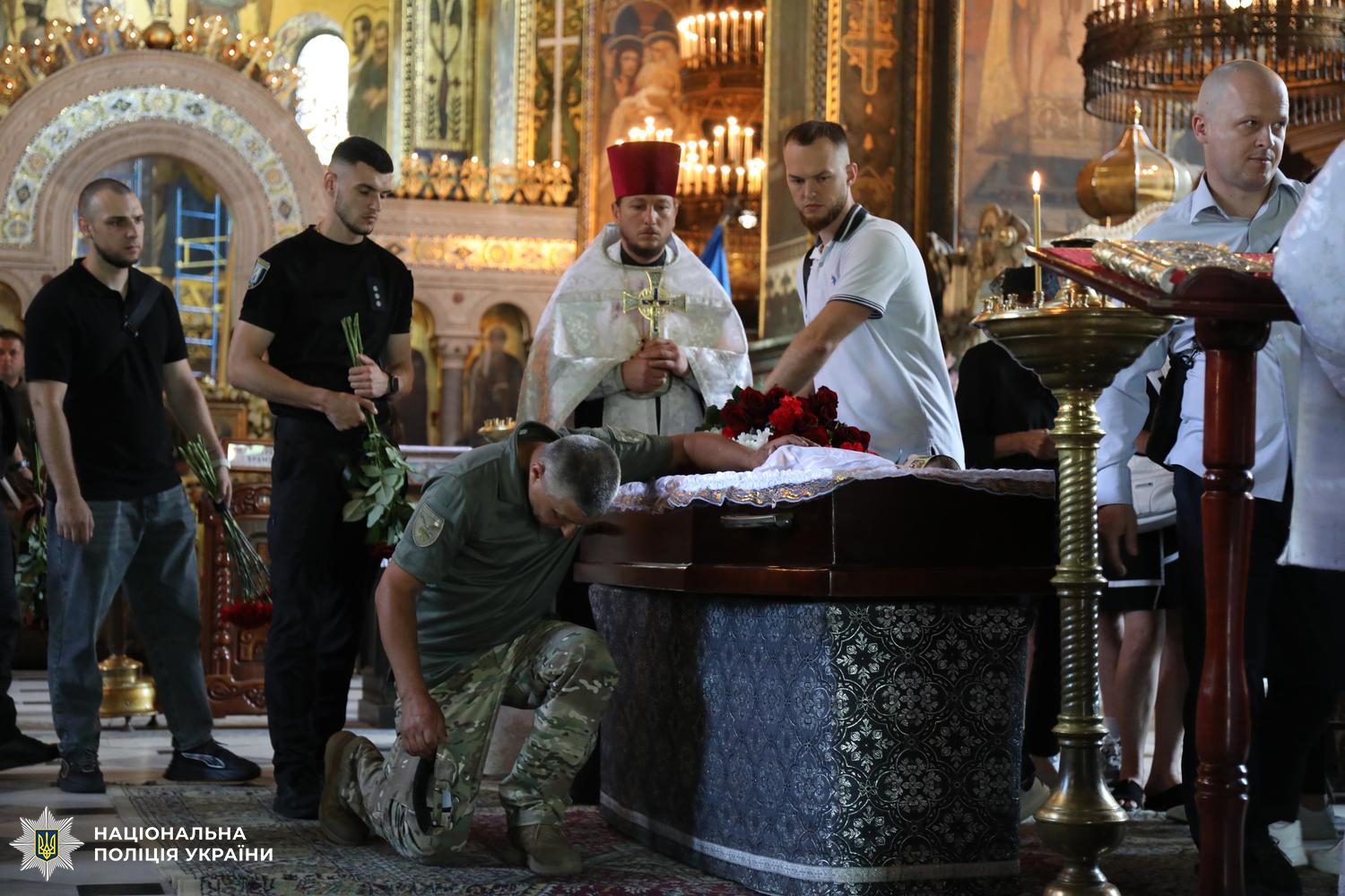У Києві відбулася церемонія прощання з капітаном поліції Олександром Гордійчуком - фото 6