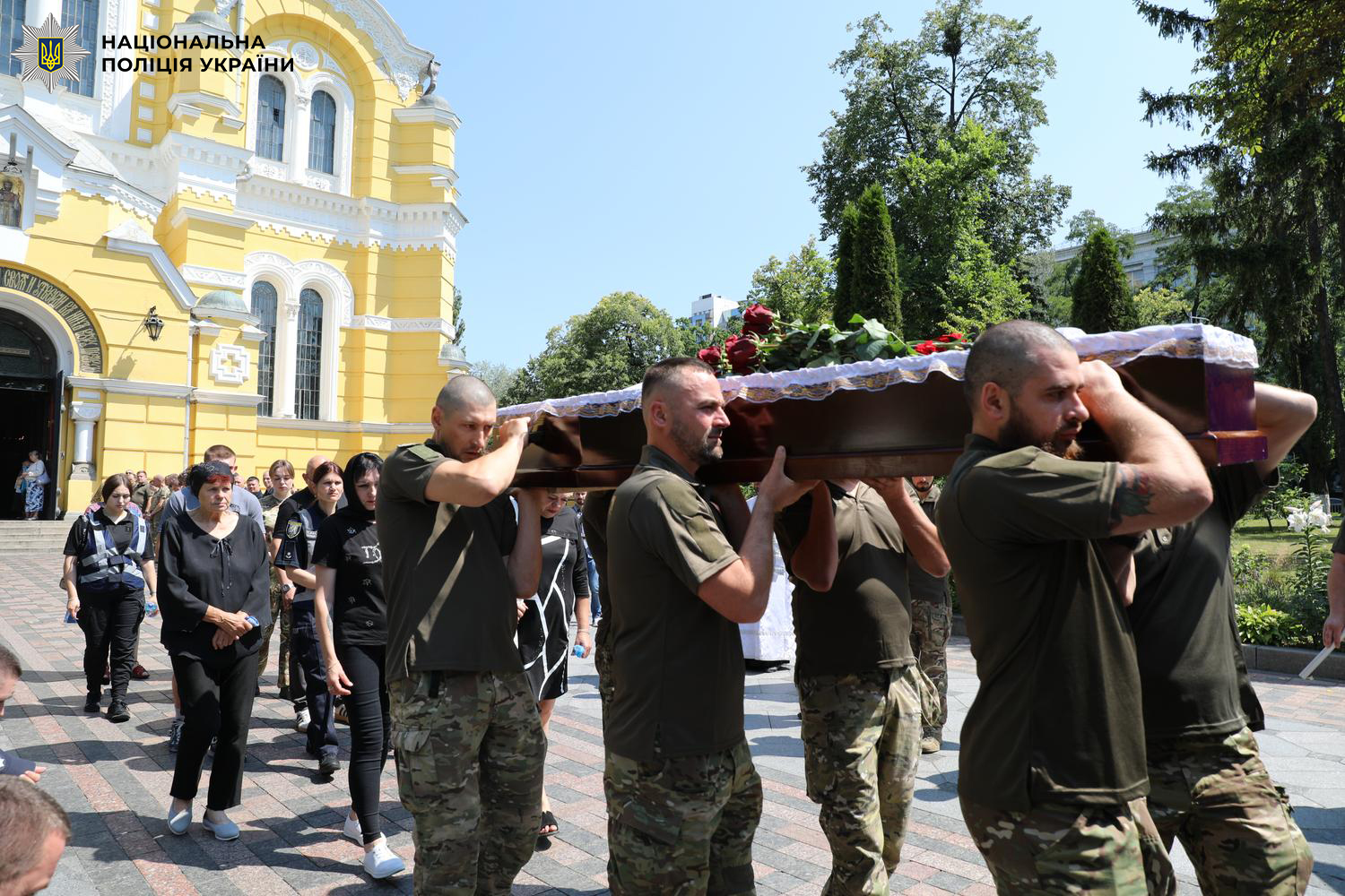 У Києві відбулася церемонія прощання з капітаном поліції Олександром Гордійчуком - фото 2