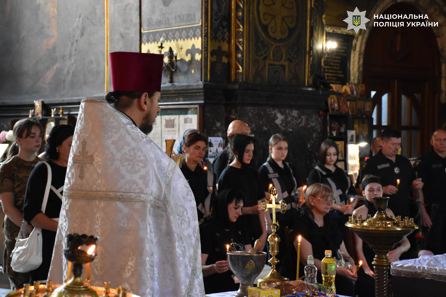 У Києві відбулася церемонія прощання з капітаном поліції Олександром Гордійчуком - фото 3