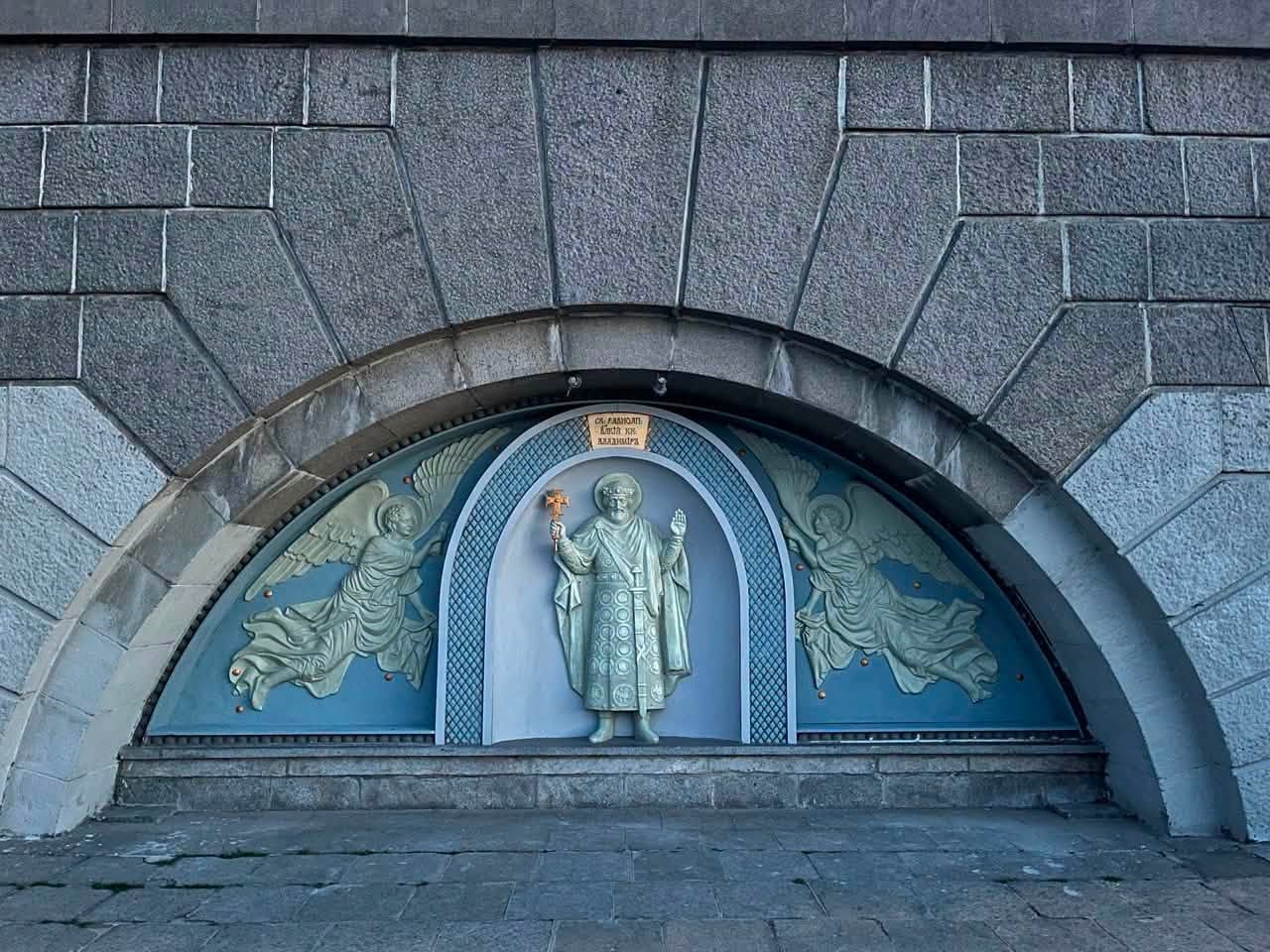 У Києві волонтери впорядкували занедбаний меморіал - місце Хрещення Руси-України - фото 7