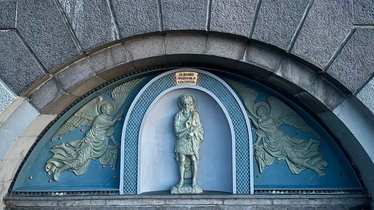 У Києві волонтери впорядкували занедбаний меморіал - місце Хрещення Руси-України - фото 8