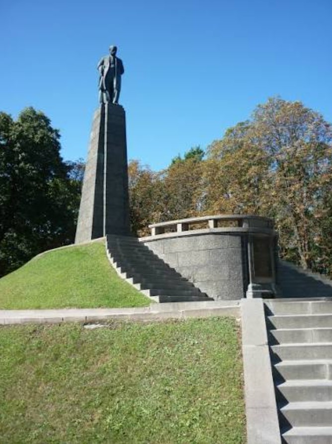 Де знаходиться могила Тараса Шевченка: від петербурзького кладовища до канівських круч - фото 4