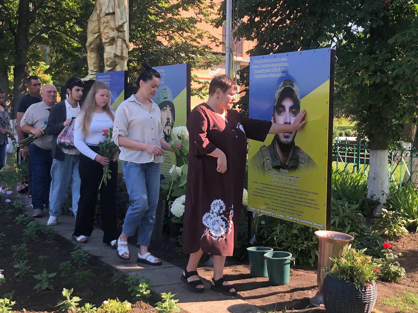На Алеї Слави встановили портрет сапера Володимира Бугаза з Черкащини - фото 2