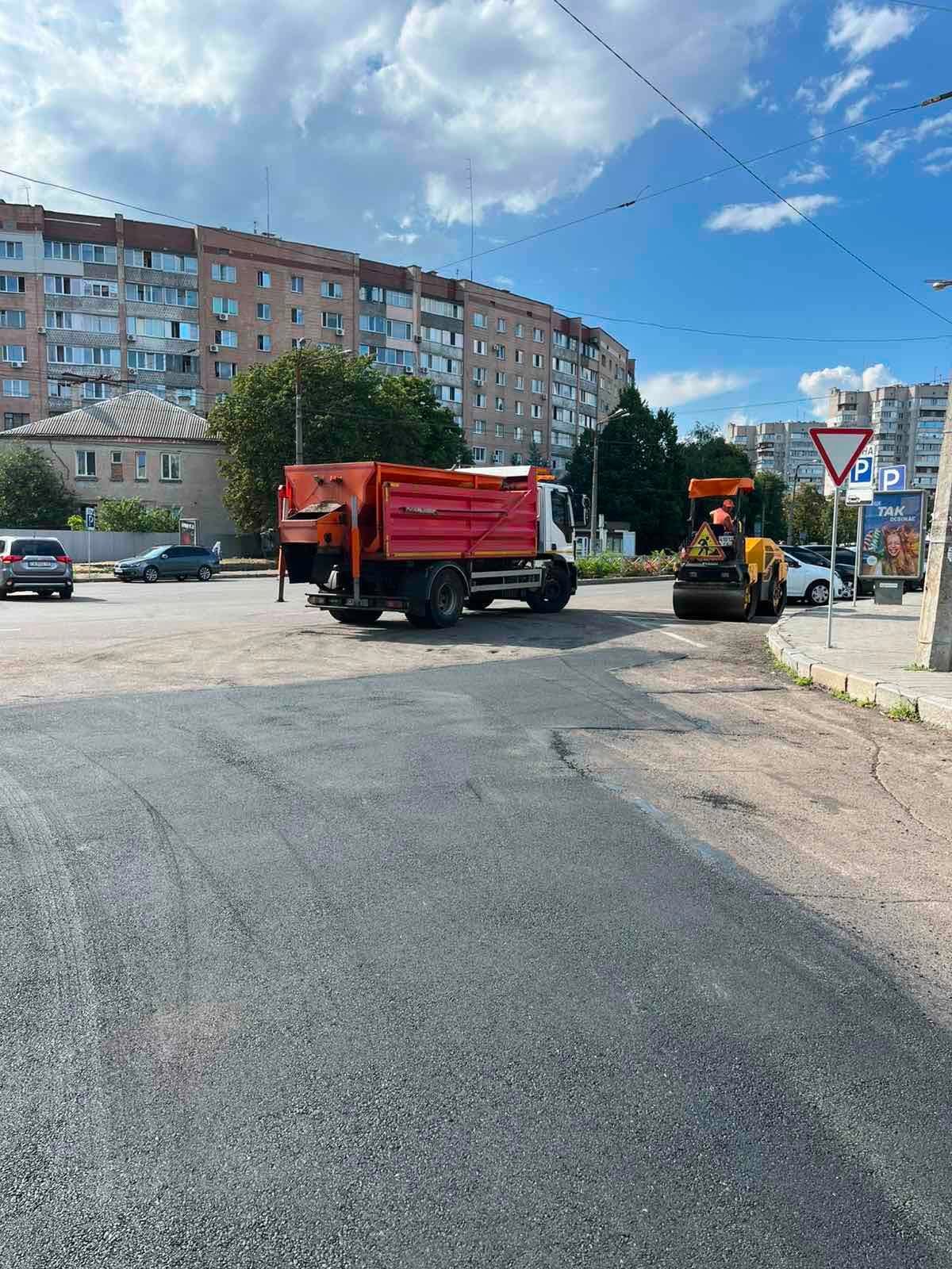 Залатали ями на вулиці Сінній у Черкасах