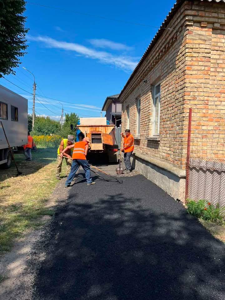 Постелили тротуар на вулиці Праведниці Шулежко