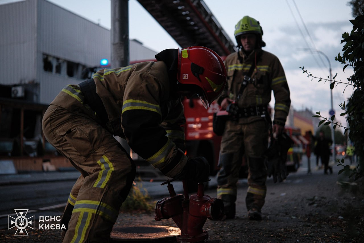 У Києві одна людина загинула, ще 15 отримали поранення - фото 7