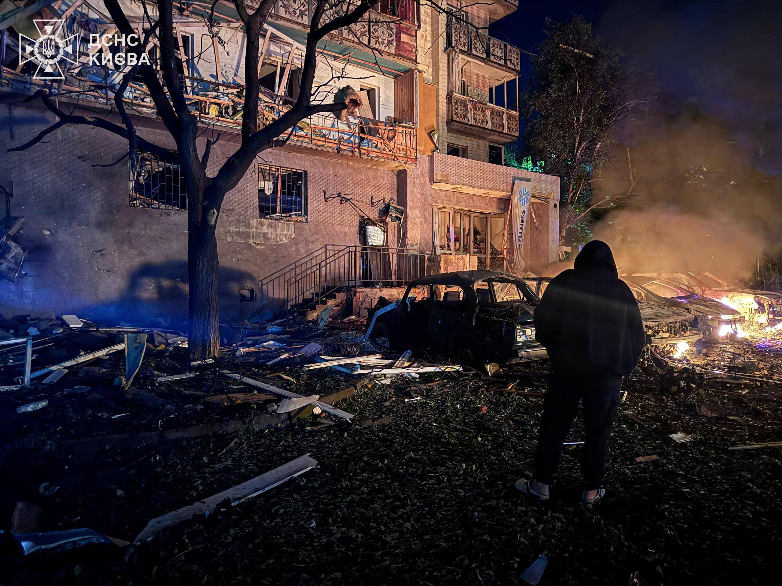 У Києві одна людина загинула, ще 15 отримали поранення - фото 19