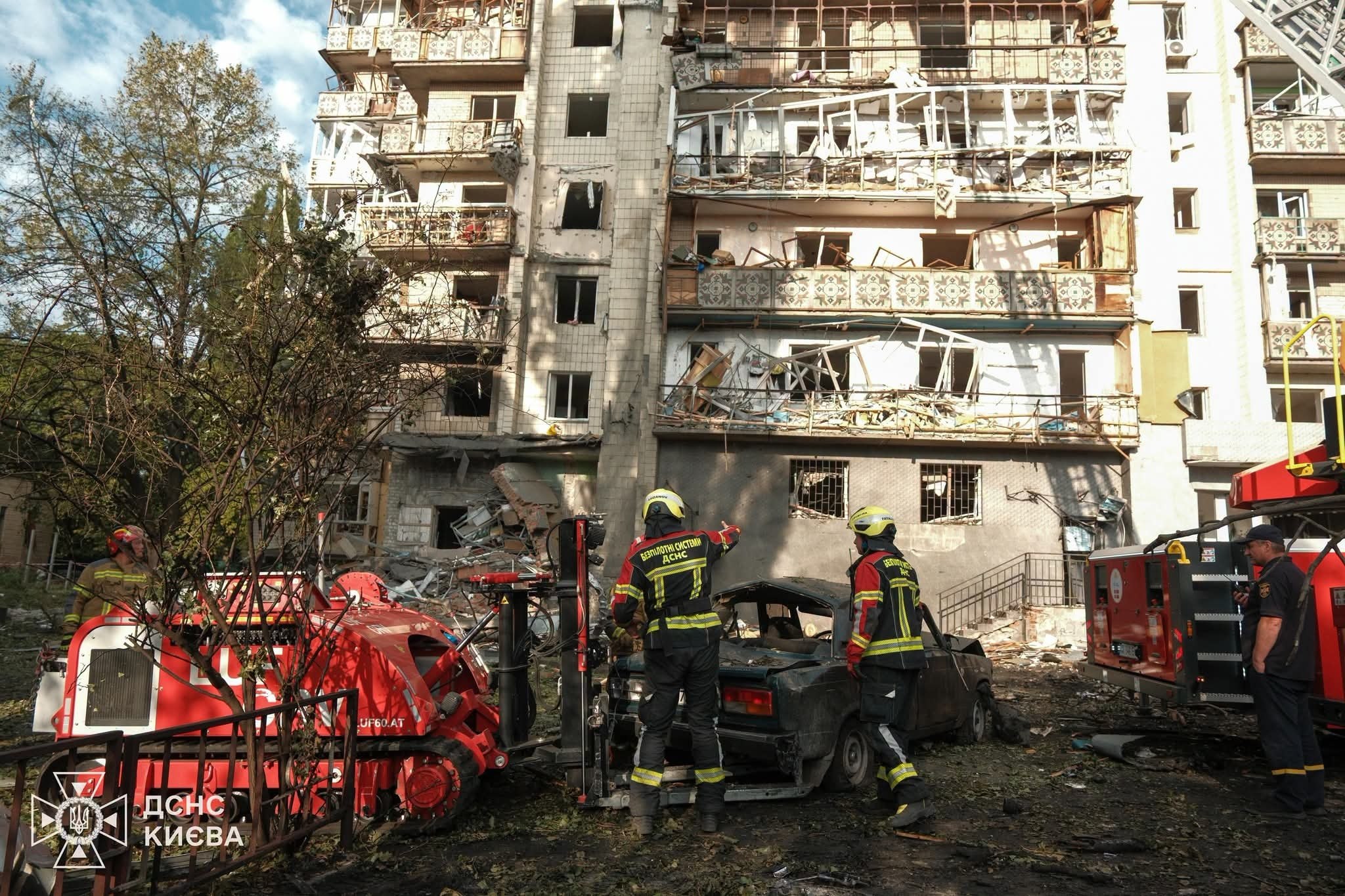 У Києві одна людина загинула, ще 15 отримали поранення - фото 4