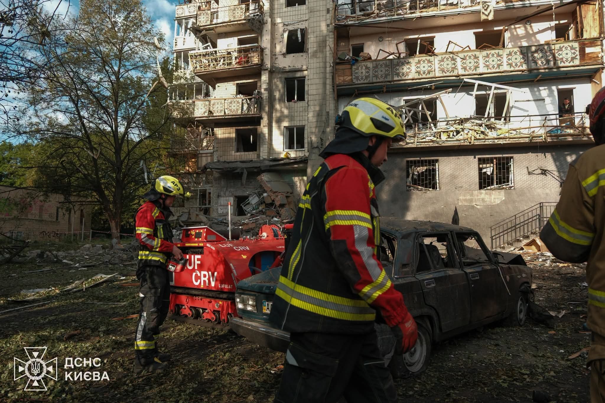 У Києві одна людина загинула, ще 15 отримали поранення - фото 5