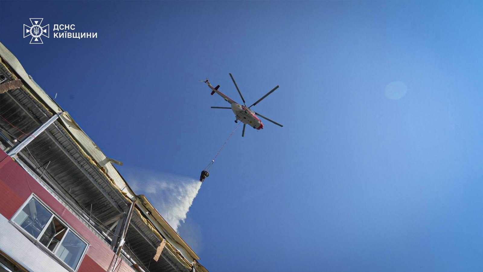 На Київщині завершили ліквідацію масштабної пожежі після атаки рф - фото 8