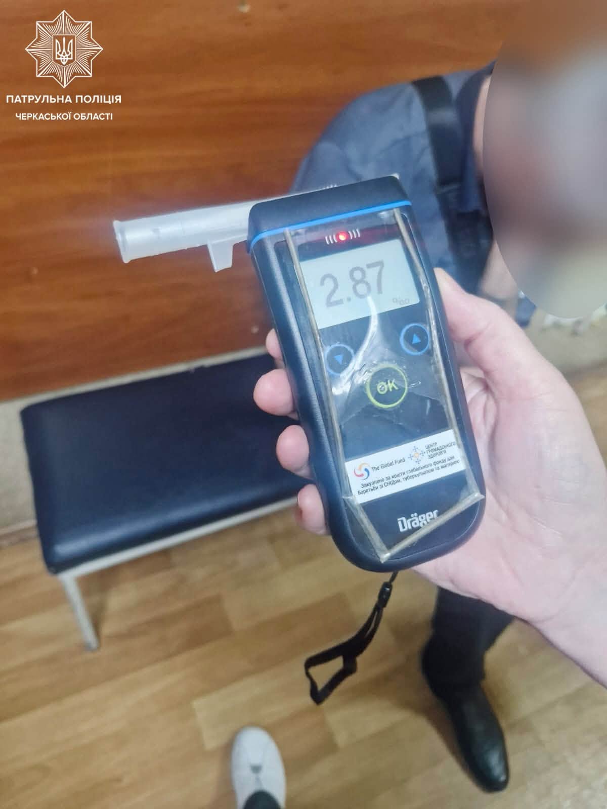 У Черкасах п'яний водій Lincoln врізався в дерево: рівень алкоголю перевищив норму більш ніж у 14 разів