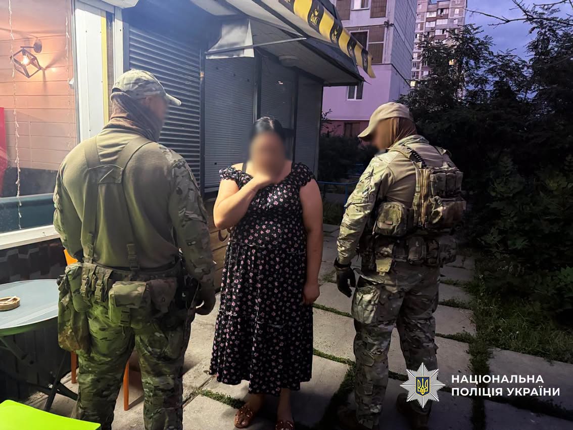 Зв'язали руки й ноги, душили подушкою та вимагали гроші: у Києві затримали нападників на пенсіонерку - фото 2