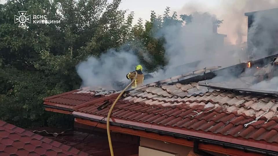 РФ вдарила по житловому будинку на Київщині: постраждали п'ятеро людей - фото 2