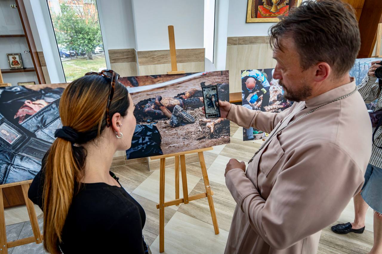 Американська блогерка Лаура Лумер приїхала до Бучі