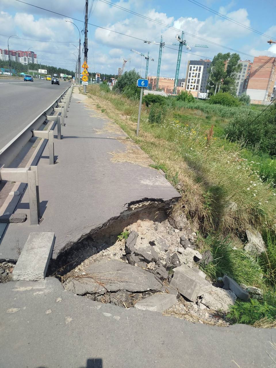 Біля Романівського мосту в Ірпені провалився ґрунт - фото 2