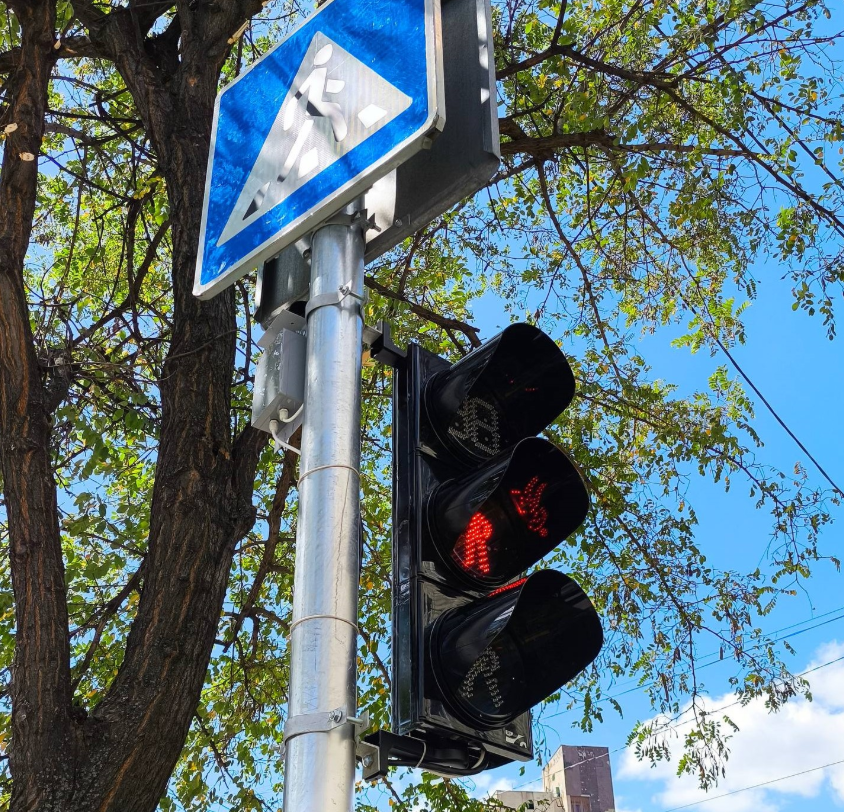 На «Лук’янівці» запрацював наземний пішохідний перехід, замість розбитого підземного - фото 2