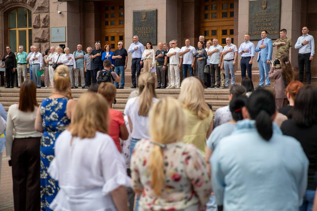 У Києві відзначили 36-ту річницю підняття синьо-жовтого прапора біля міськради - фото 3