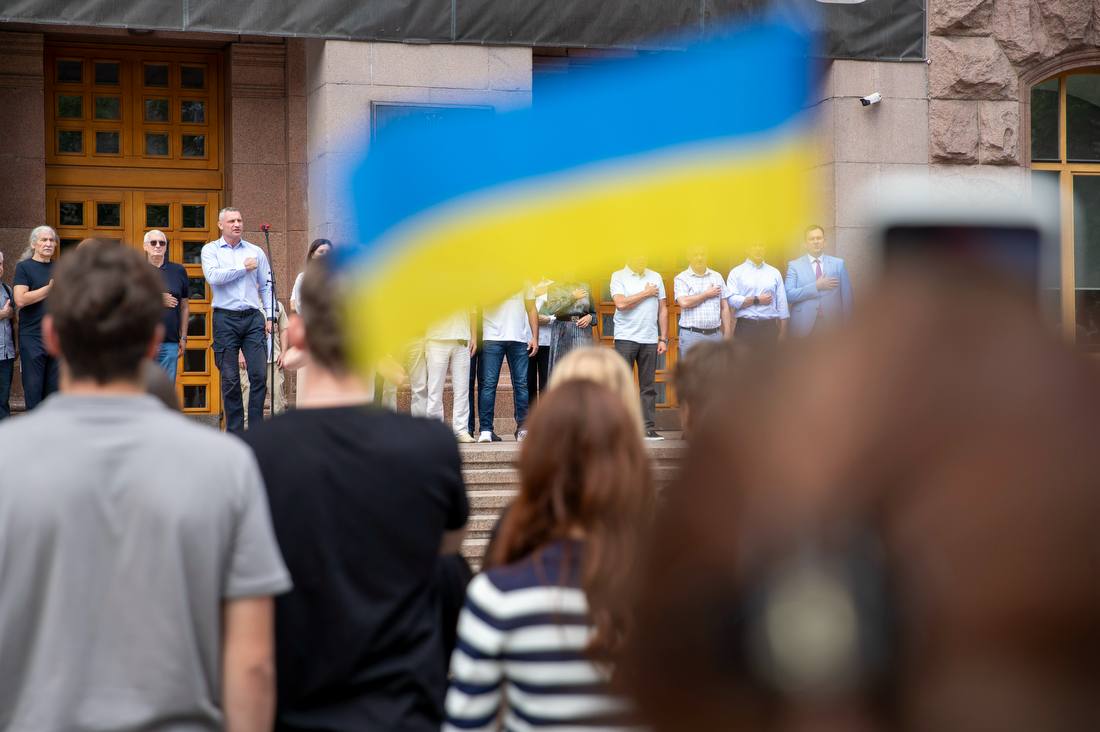 У Києві відзначили 36-ту річницю підняття синьо-жовтого прапора біля міськради - фото 2