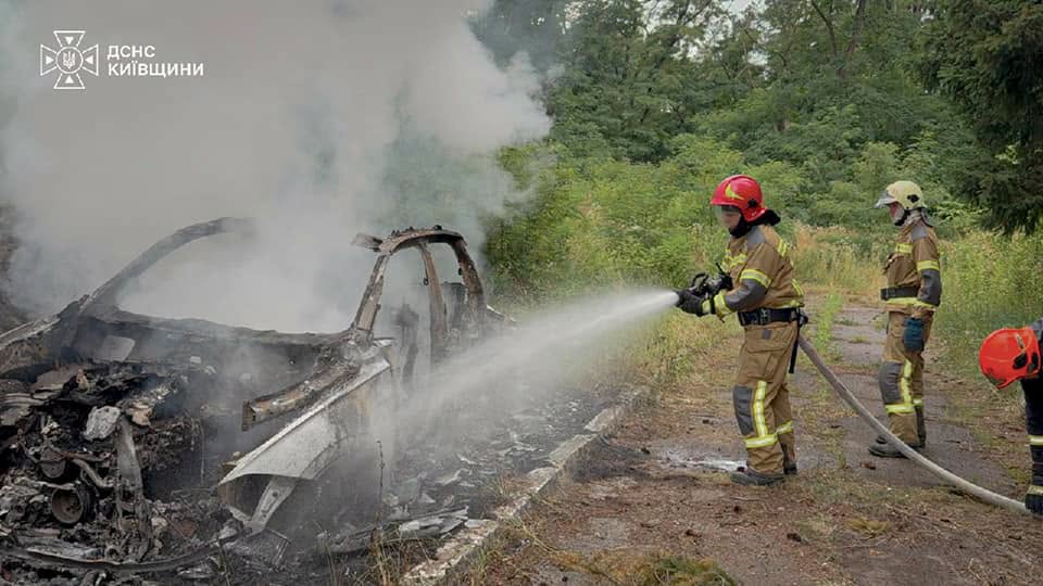 У Бучанському районі завершені аварійно-рятувальні роботи на місці російського ракетного удару - фото 3