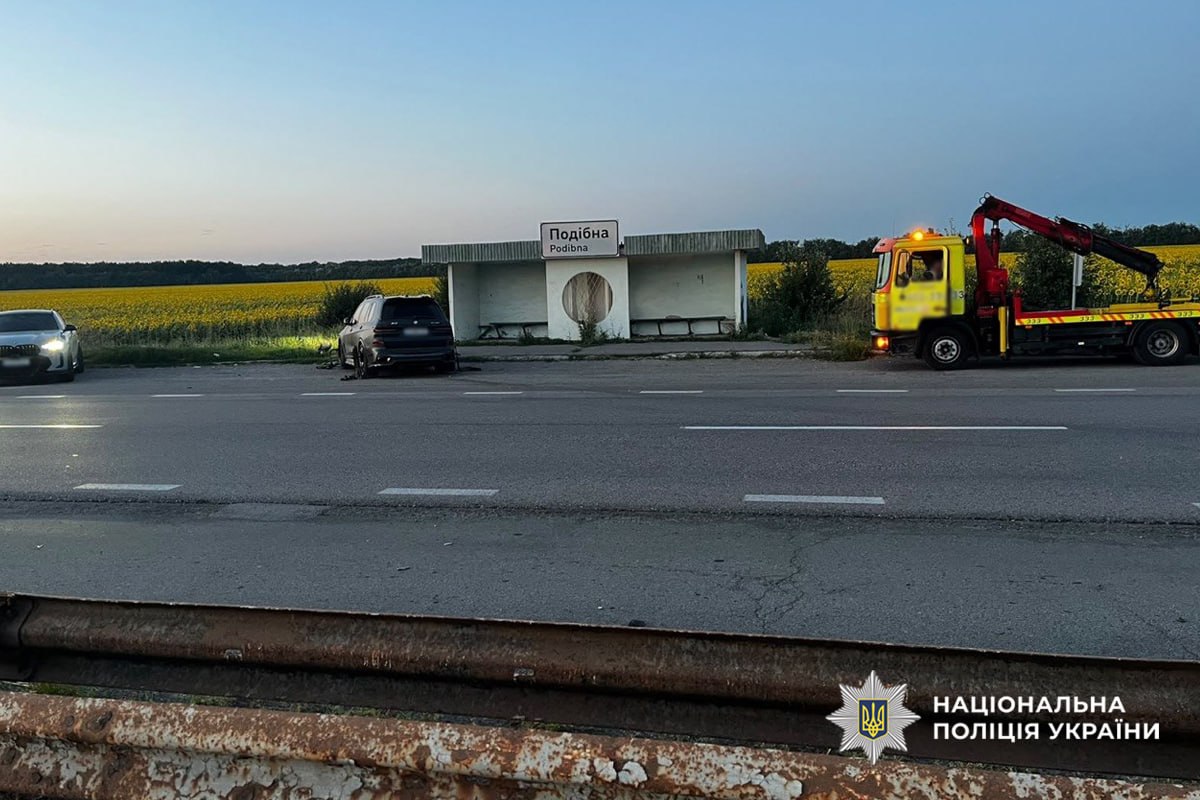Водій Hyundai «не побачив» BMW: автомобіль перекинувся на трасі у Черкаській області