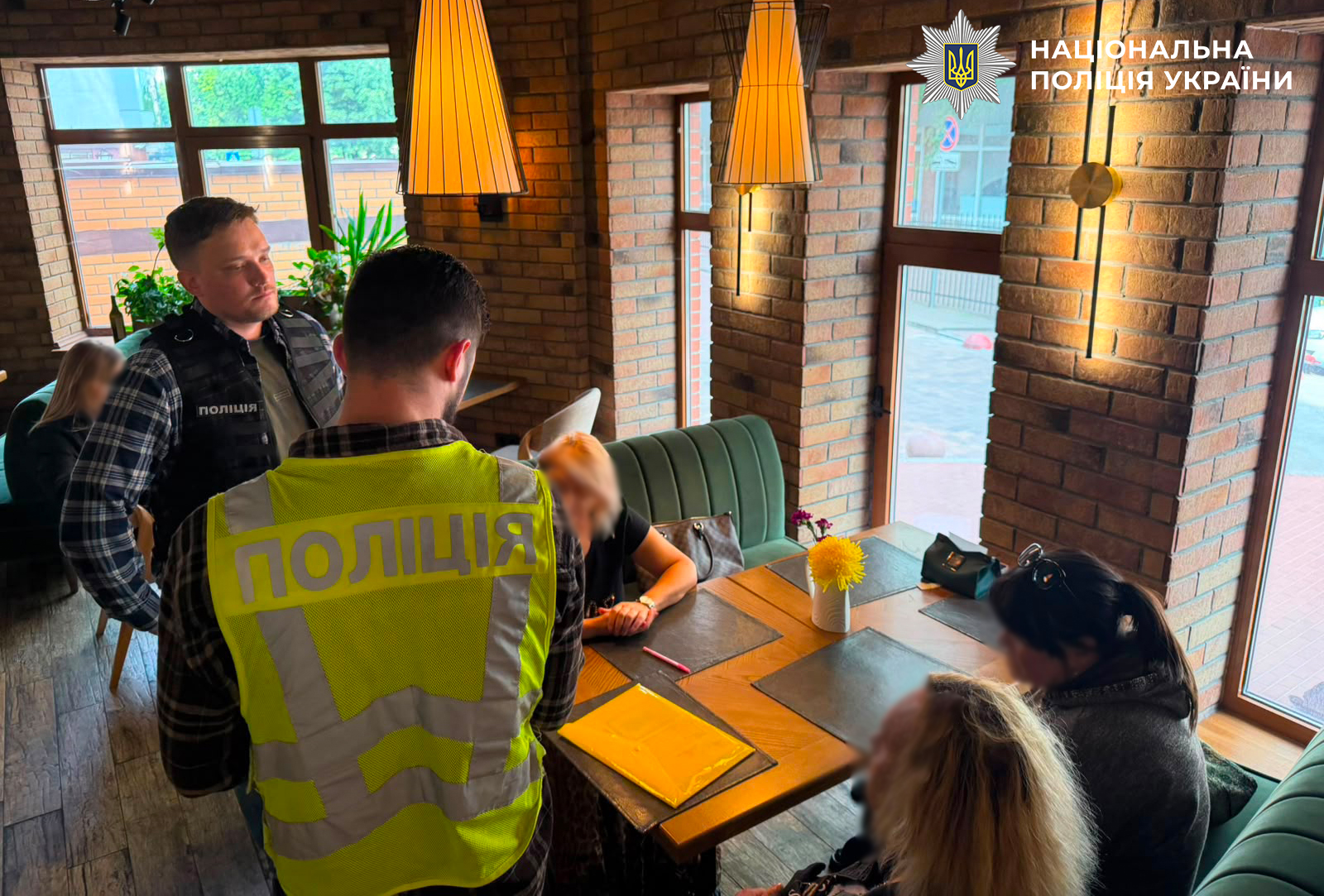 Торгували вступом абітурієнтів до навчальних закладів: у Києві затримали освітян - фото 2