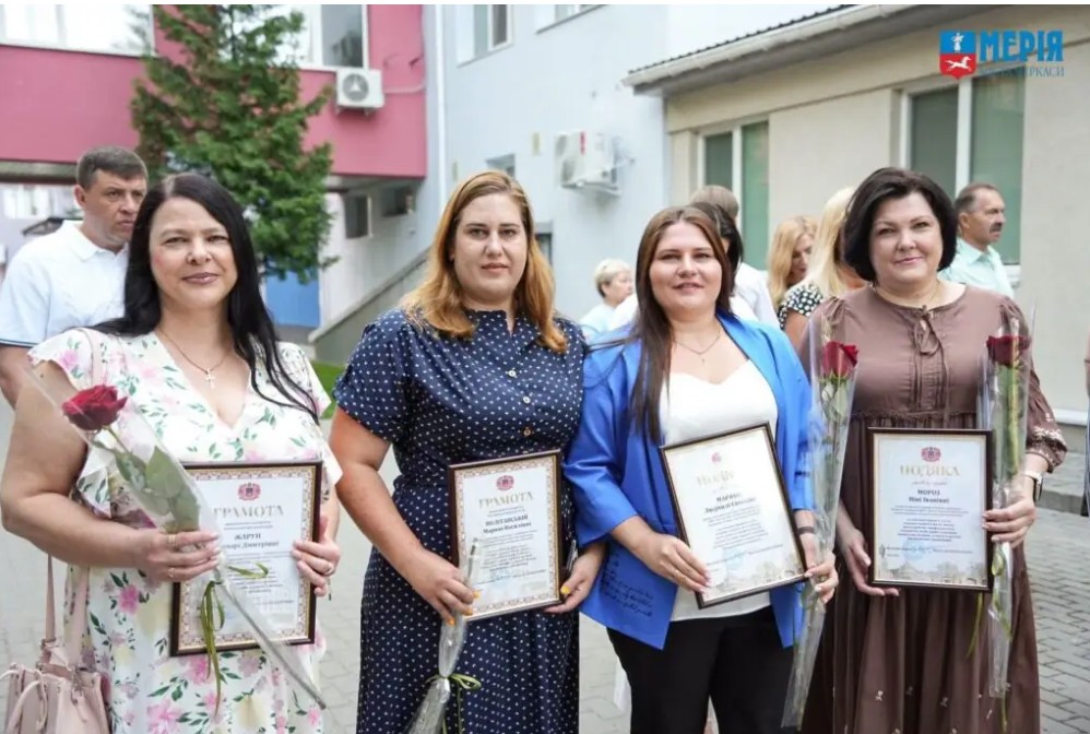 У Черкасах медикам вручили міські відзнаки з нагороди професійного свята. Фото - фото 4