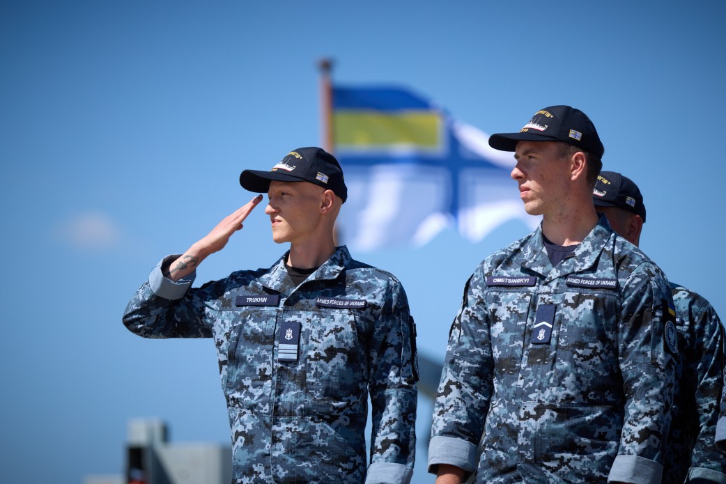 Зеленський піднявся на палубу корабля «Черкаси» у Великій Британії. Фото - фото 6