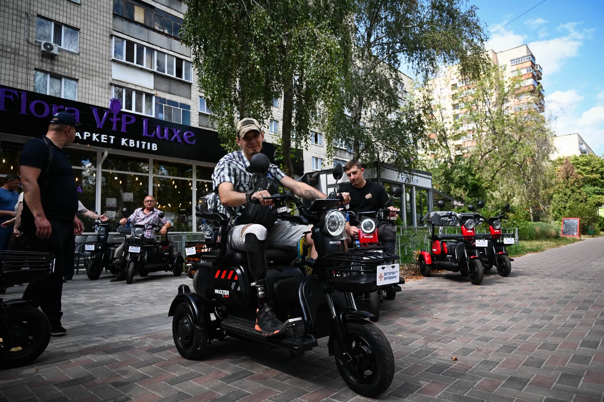 На Київщині ще 17 ветеранів отримали триколісні електроскутери - фото 2
