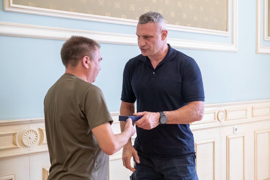 Кличко відзначив медалями військових-киян, звільнених з російського полону - фото 4