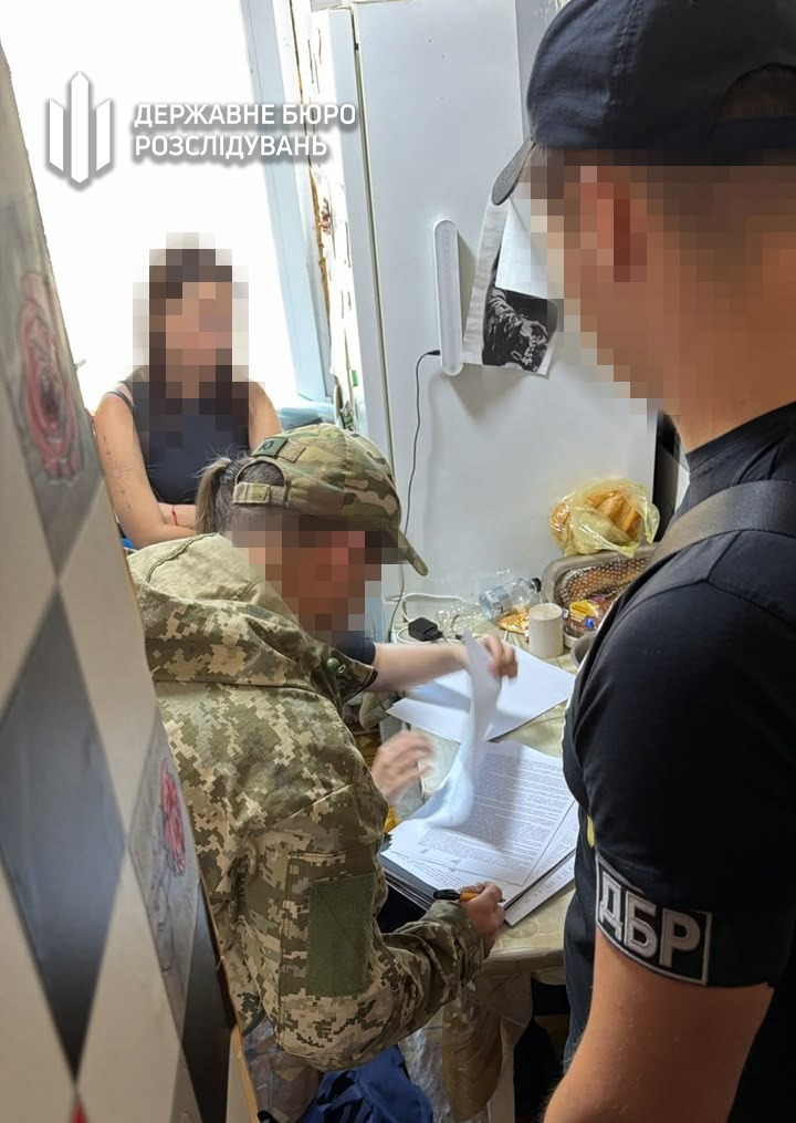 В понад 100 ТЦК по всій Україні зараз проходять обшуки — ДБР - фото 3