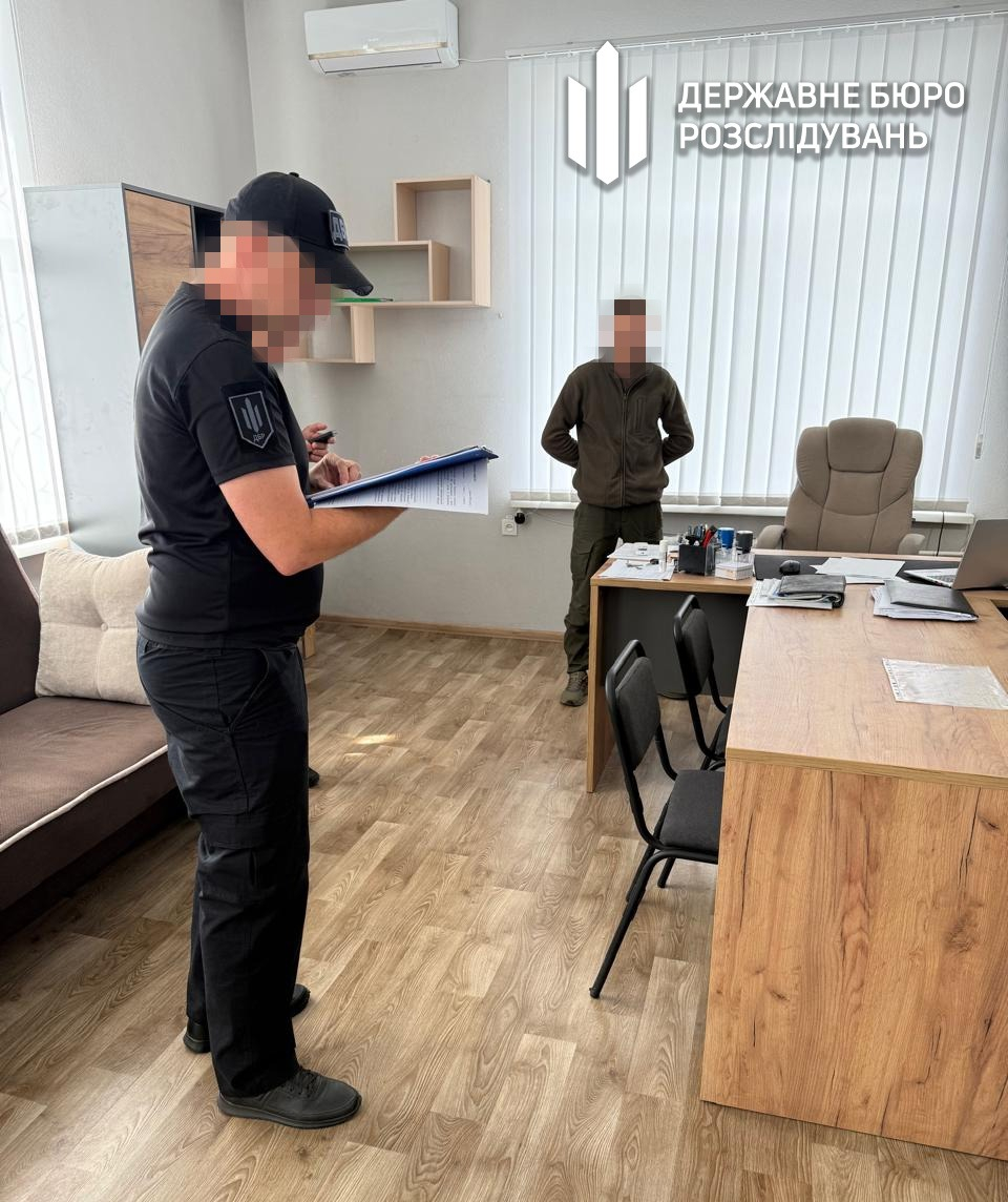 В понад 100 ТЦК по всій Україні зараз проходять обшуки — ДБР - фото 2