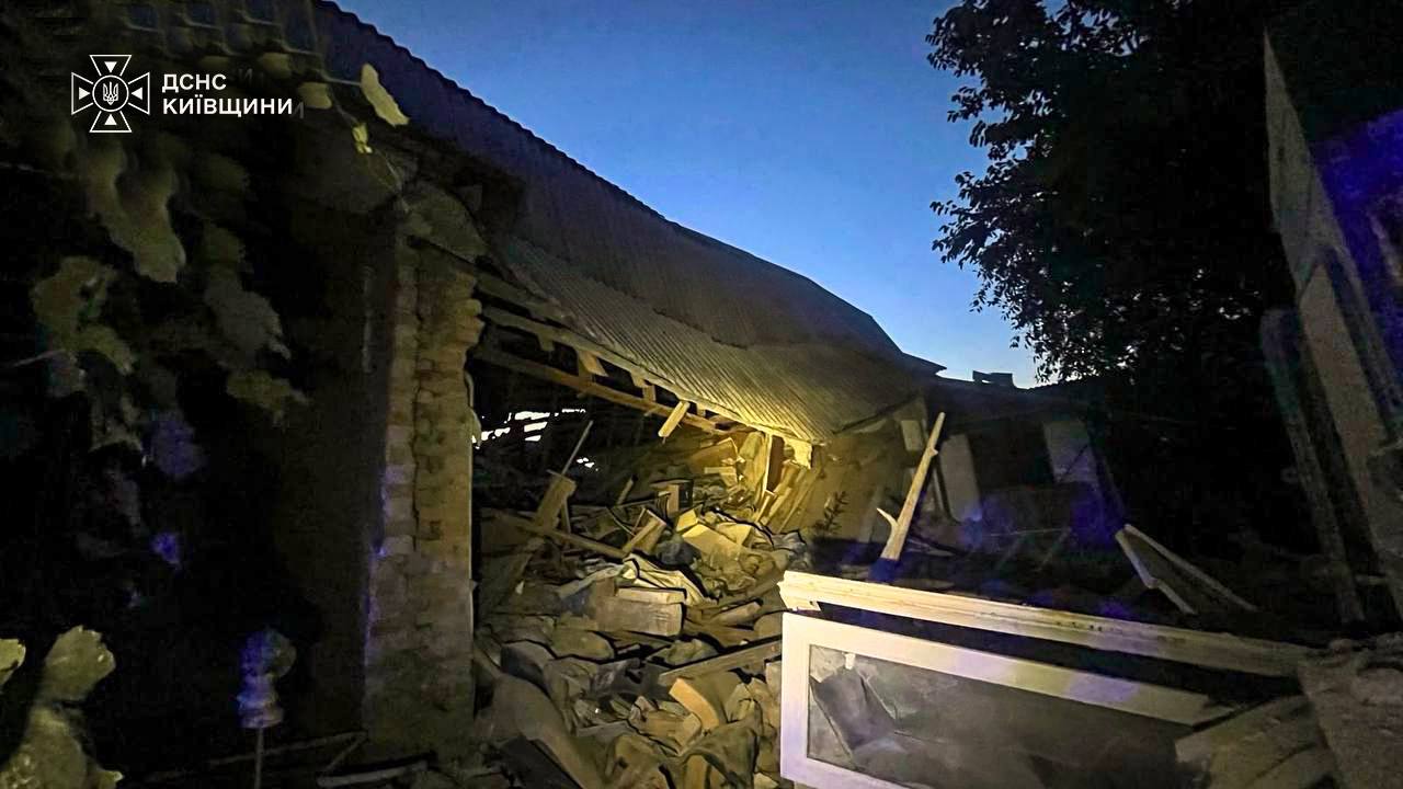 Рятувальники показали, як діставали людей з-під завалів на Київщині. ФОТО - фото 2