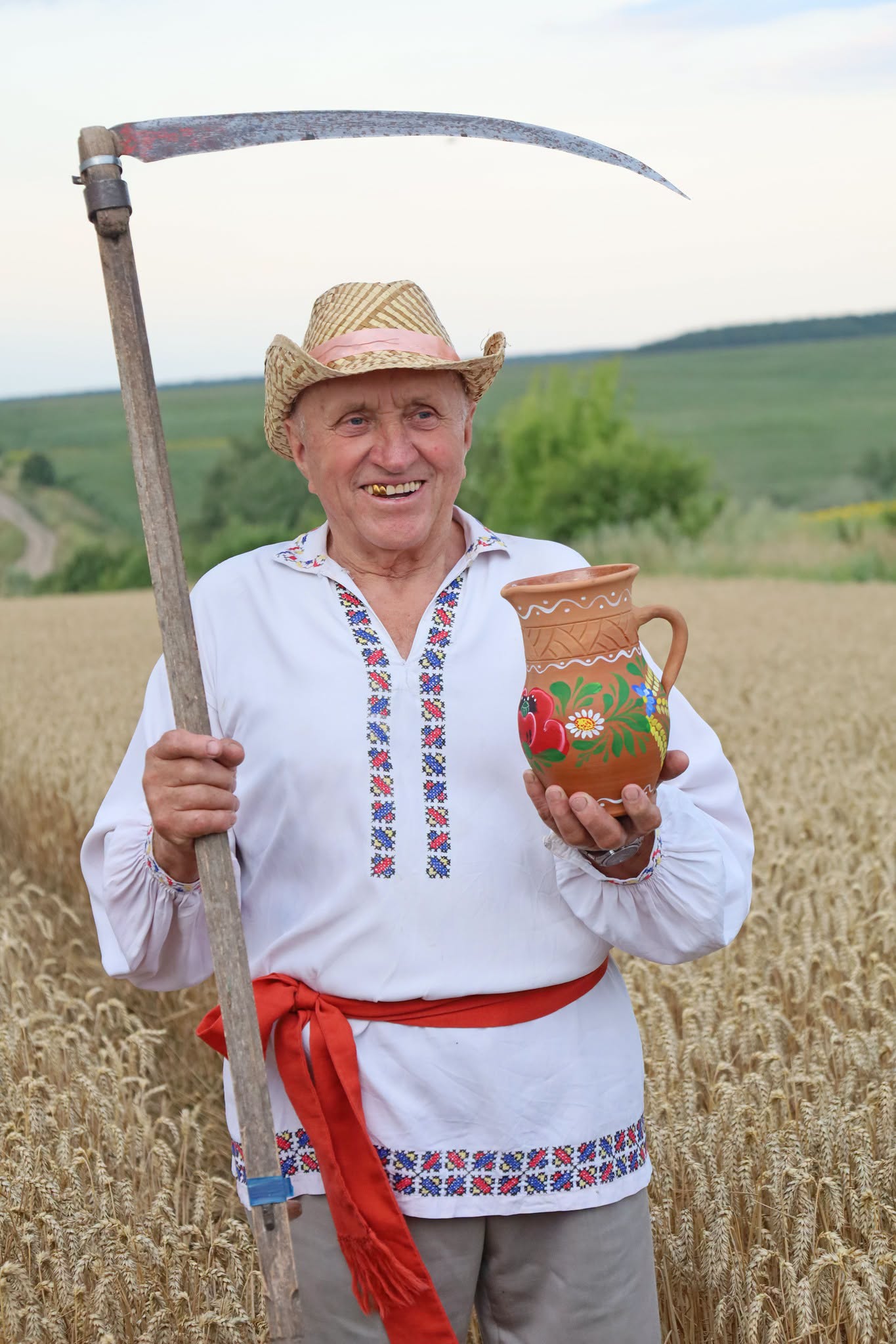 Народні пісні й стародавні звичаї: обряд зажинок відбувся в селах Вінниччини - фото 28