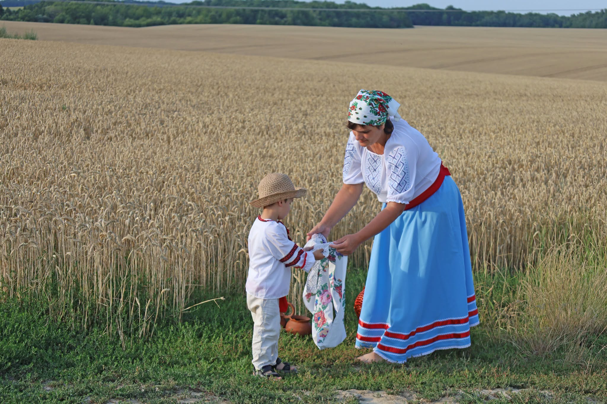 Народні пісні й стародавні звичаї: обряд зажинок відбувся в селах Вінниччини - фото 7