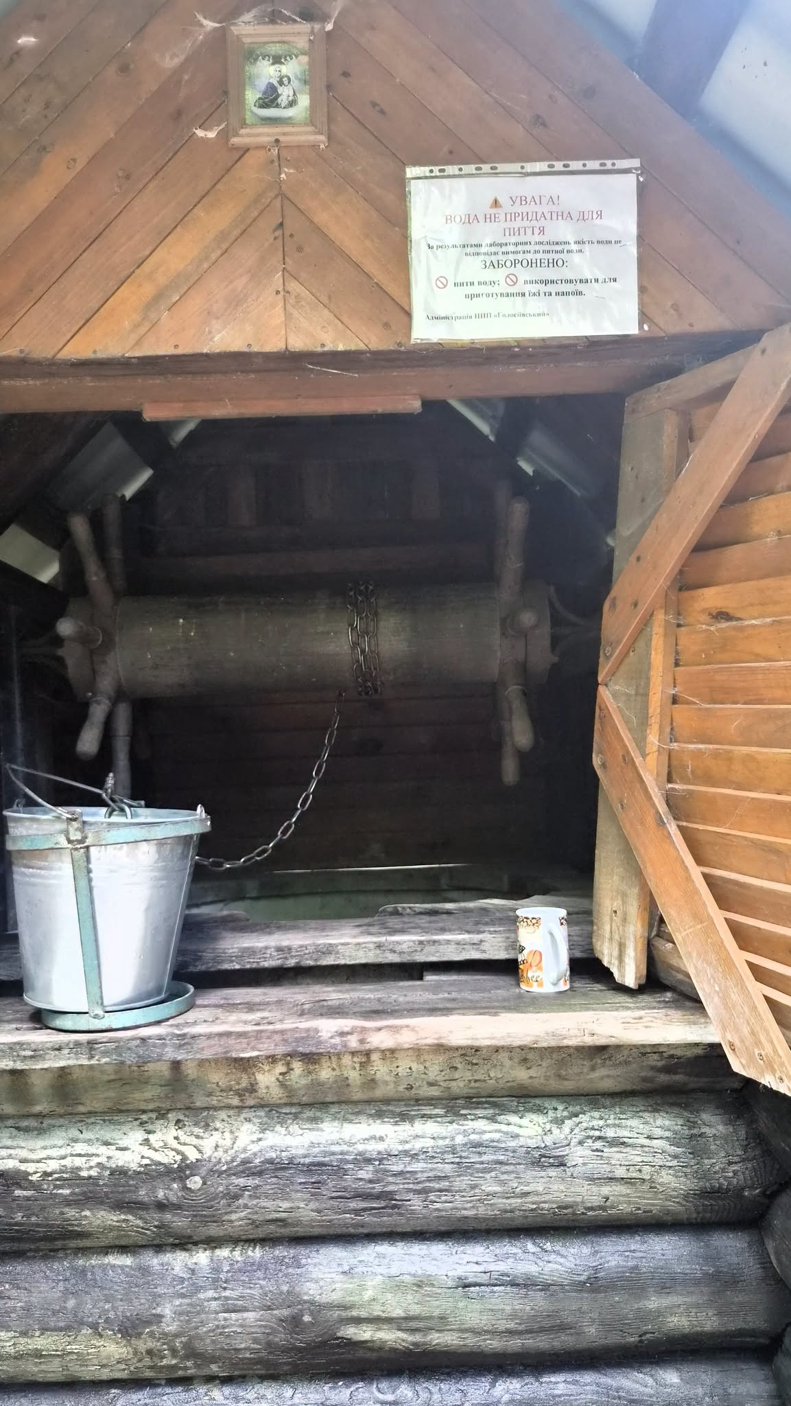 У Києві вода з колодязя в Китаєві та «Святого цілющого джерела» виявилася непридатною для пиття