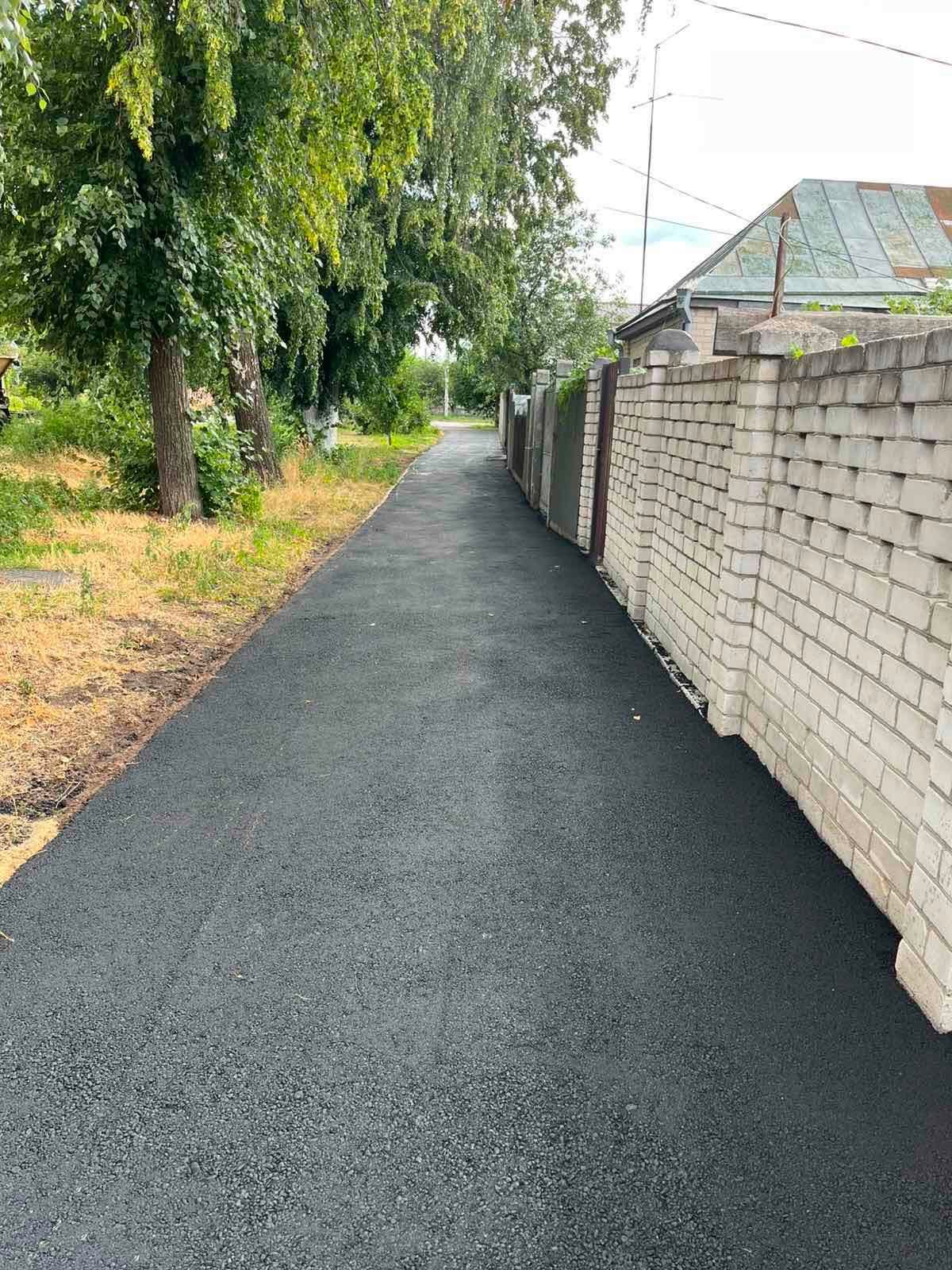 Постелили тротуар на вулиці Різдвяній у Черкасах