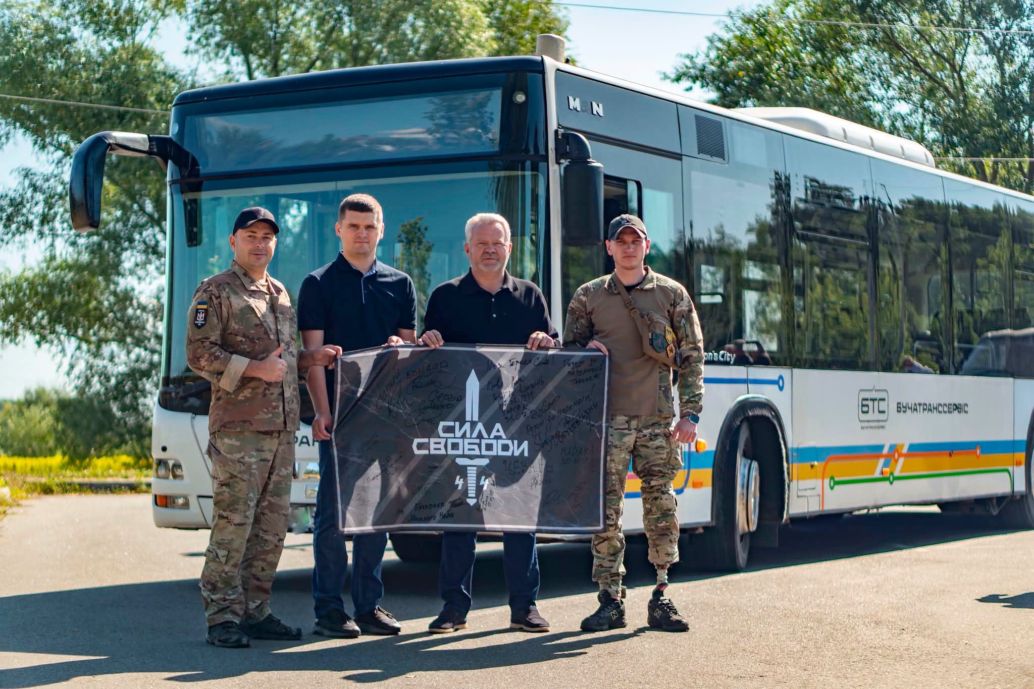 Бучанська громада передала військовим Starlink, генератори та техніку - фото 3