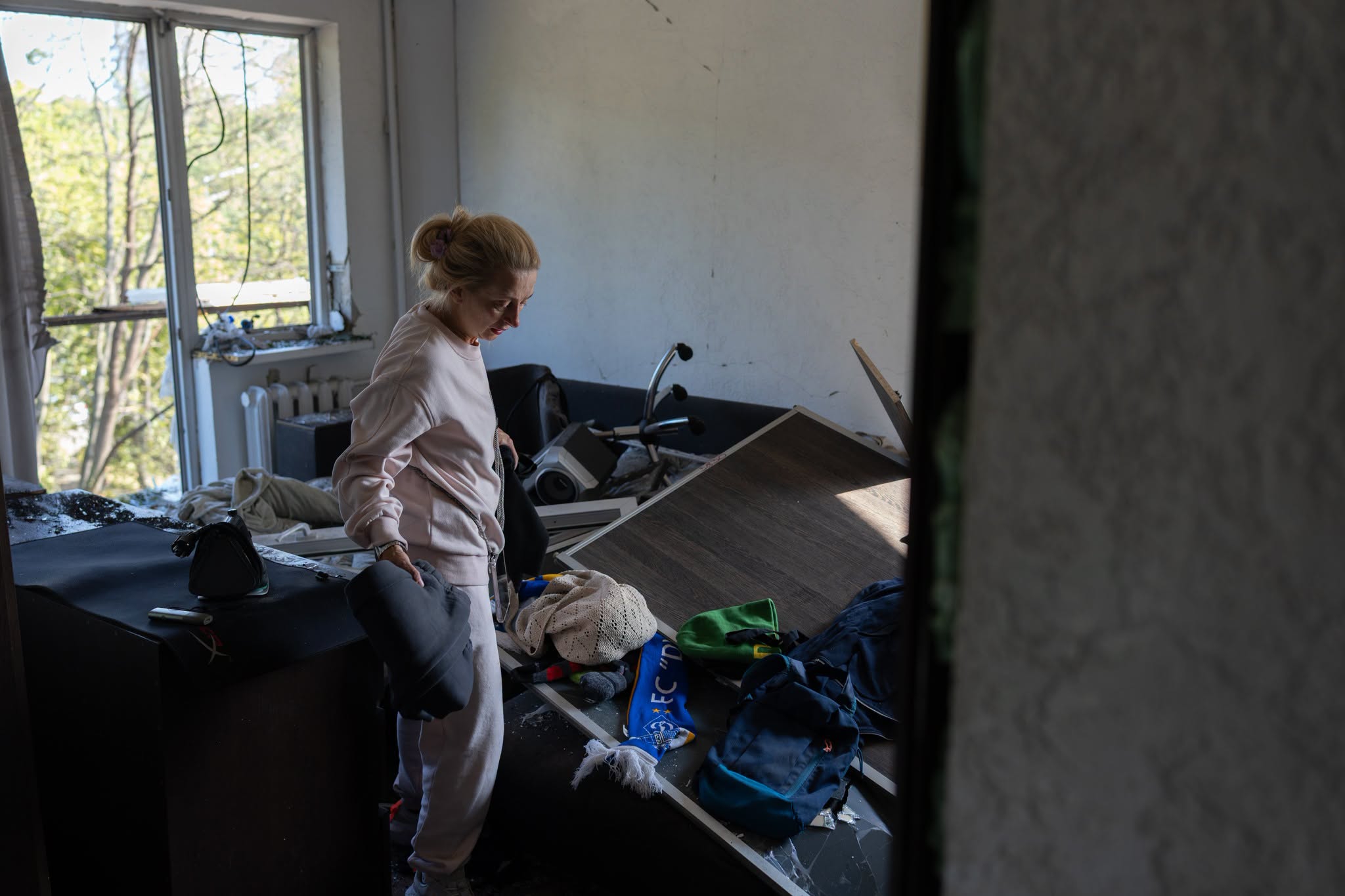 «На мене полетіло скло й уламки»: юний футболіст розповів, як пережив атаку на Київ