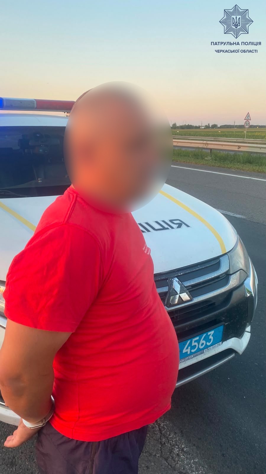 На блокпосту в Умані чоловік кинув гранату в поліцейських - фото 2