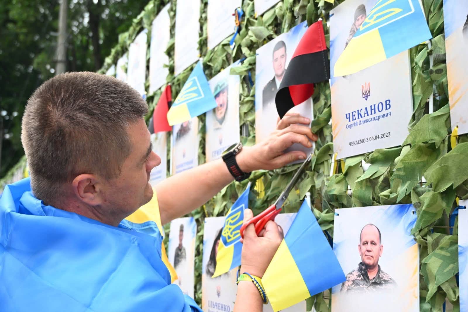 На Черкащині зустріли військовослужбовця Василя Бердія, який витримав 4 роки полону - фото 3