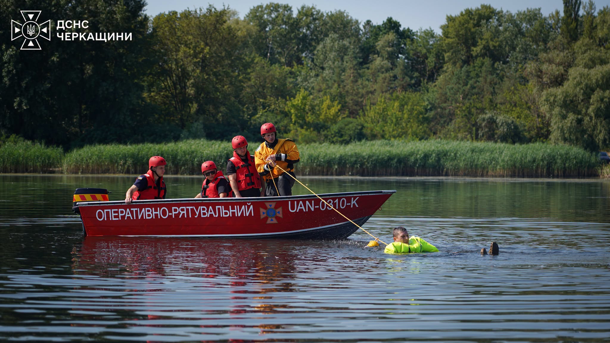 Порятунок на Дніпрі: у Черкасах відбулися спільні тренування рятувальників - фото 2