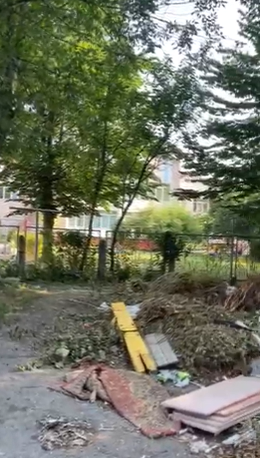 У Вінниці на Вишеньці утворився смітник під парканом дитсадка