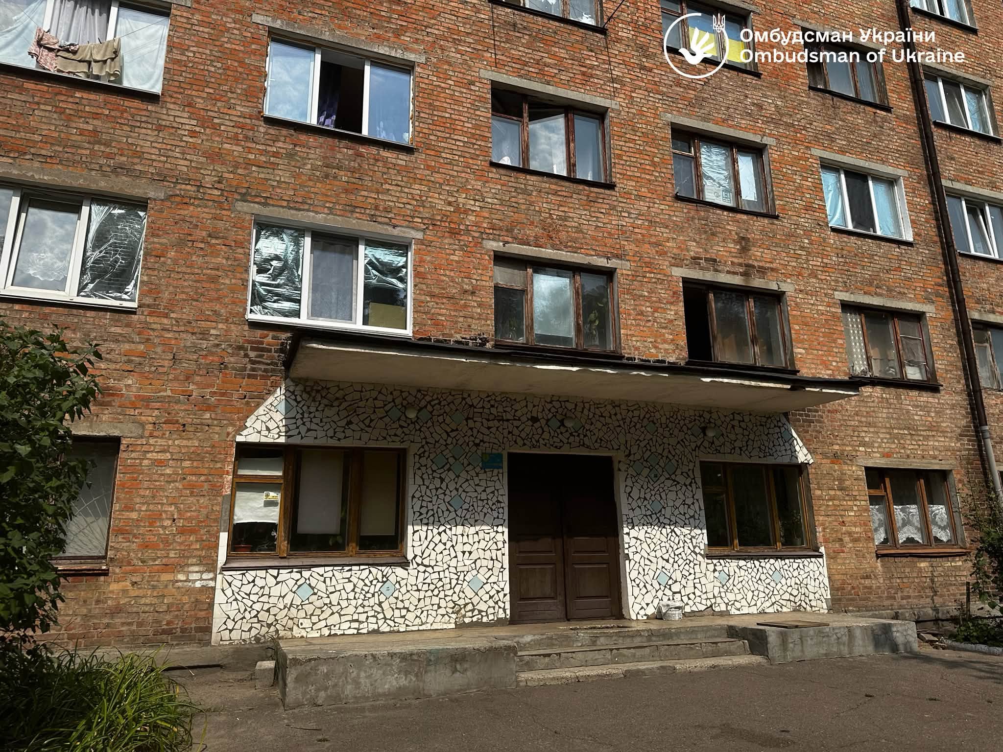У Черкасах перевірили гуртожиток для переселенців: виявили проблеми з душовими, санвузлами та безбар’єрністю - фото 4