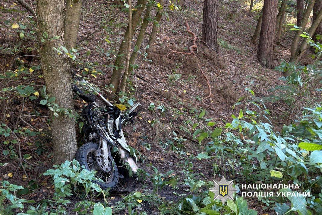 У ДТП в Черкаському районі зіткнулися два автомобілі і мотоцикл - фото 2