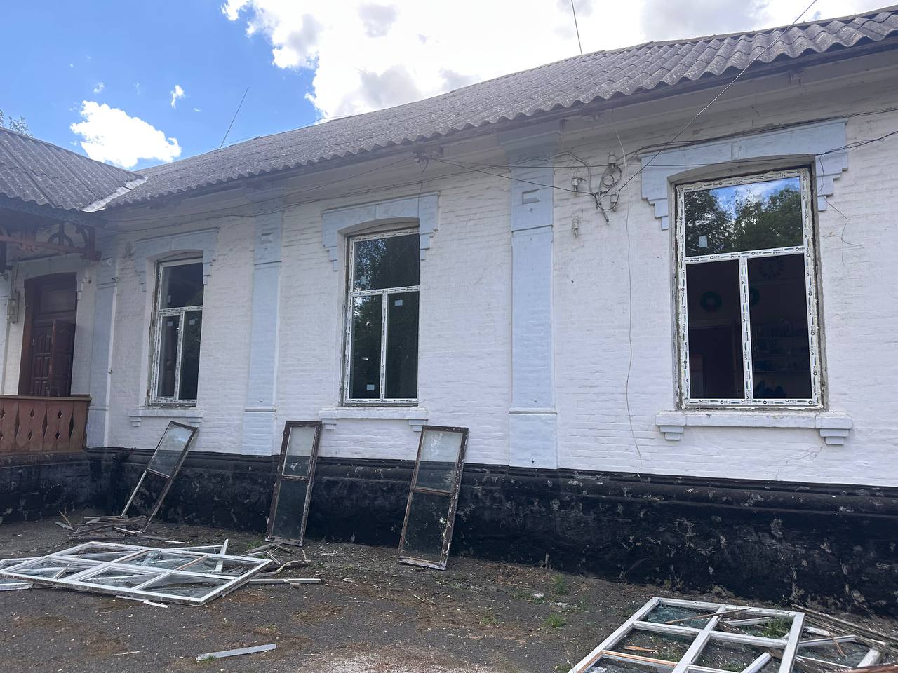 У Смілі відновили вікна, пошкоджені російським обстрілом - фото 5