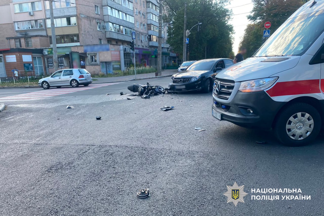 У Черкасах унаслідок ДТП травмувався мотоцикліст