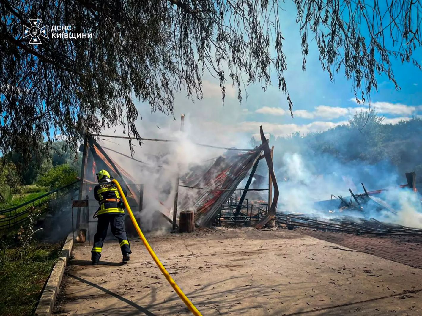 На Обухівщині горіла база відпочинку