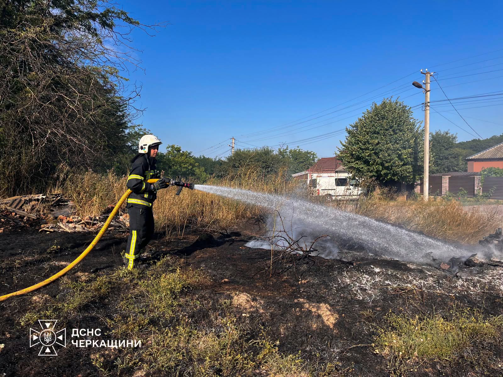 15 пожеж ліквідували на Черкащині, вогонь перекинувся на споруди