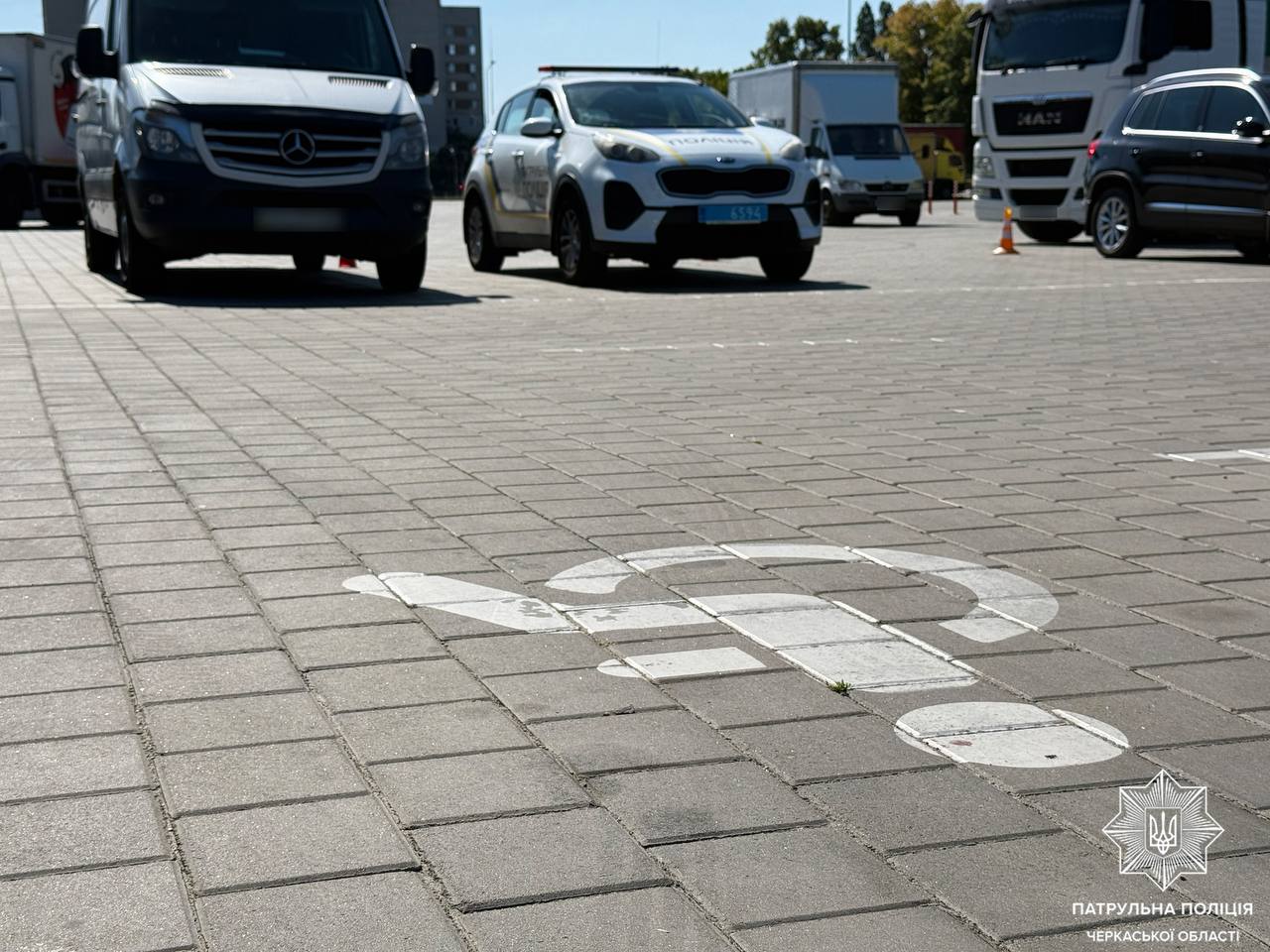 До 1700 гривень штрафу: патрульні Черкас виявили водіїв, які зайняли спецмісця для паркування - фото 2